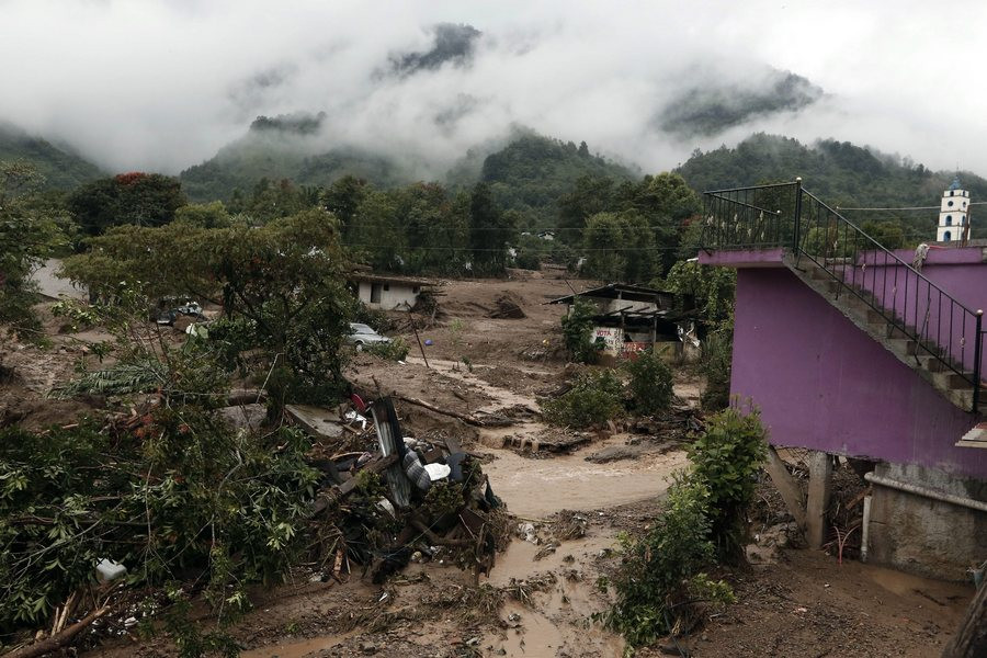 Τουλάχιστον 40 οι νεκροί από τον τυφώνα Εαρλ στο Μεξικό
