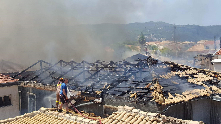 Εικόνες καταστροφής στην παλιά πόλη της Λευκάδας – Κάηκαν σπίτια [ΦΩΤΟ+ΒΙΝΤΕΟ]