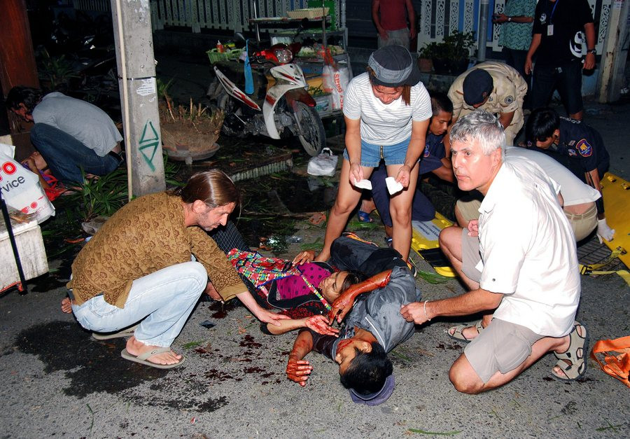 Μπαράζ εκρήξεων σε θέρετρο στην Ταϊλάνδη – Νεκροί και τραυματίες