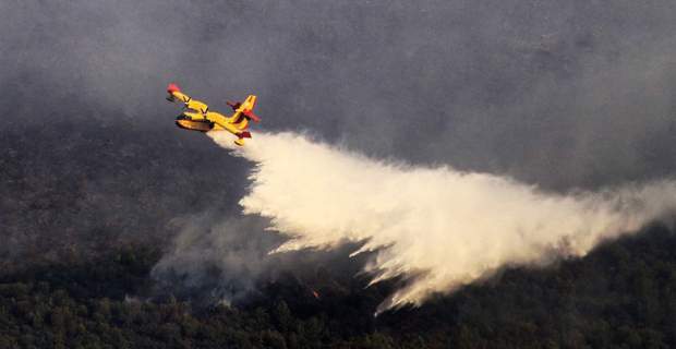Μάχη με τις φλόγες και τα μποφόρ σε Λακωνία και Κέα – Ζημιές σε σπίτια στην Εύβοια