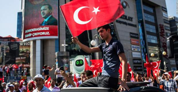 Στις 76.597 έφτασαν οι συλλήψεις μετά την απόπειρα πραξικοπήματος στην Τουρκία
