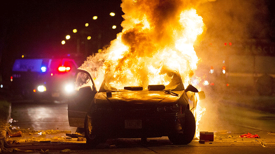 Άγρια νύχτα στο Μιλγουόκι για το νέο θάνατο από αστυνομικά πυρά