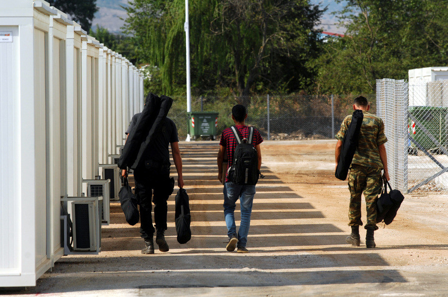 Διαψεύδει και το Βερολίνο τα περί μεταφοράς 3.000 προσφύγων από τη Γερμανία στην Κρήτη