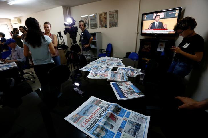 Η Τουρκία έκλεισε την αριστερή φιλοκουρδική εφημερίδα Οζγκούρ Γκουντέμ