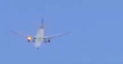Φωτιά στον αέρα έπιασε αεροπλάνο της Qatar Airways