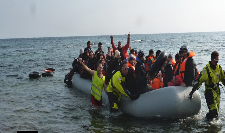 Πρώην πρόσφυγας διέσωσε την οικογένειά του σε μια παραλία της Λέσβου