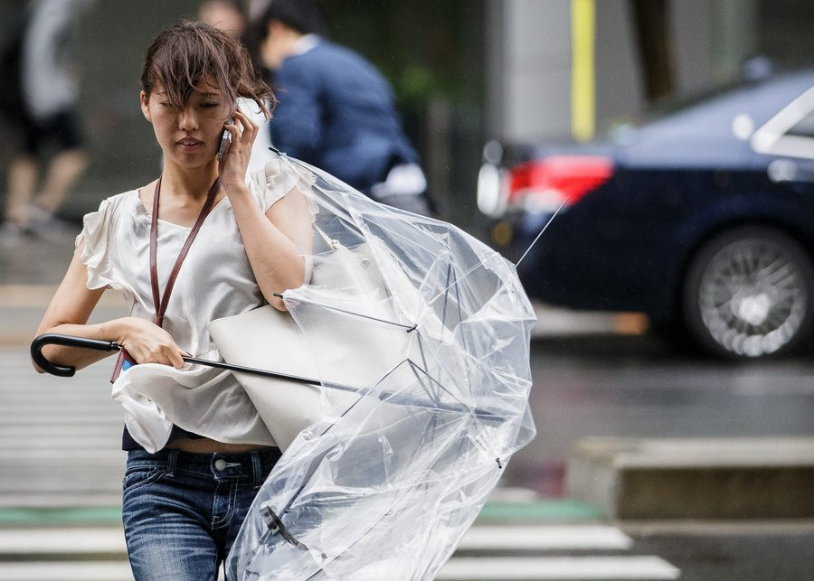 Ισχυρός τυφώνας χτυπά το Τόκιο – Ακυρώθηκαν πτήσεις, εκκενώθηκαν σπίτια