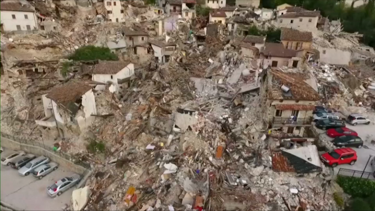 Ο σεισμός ισοπέδωσε το χωριό Πεσκάρα Ντελ Τρόντο [Βίντεο από Drone]