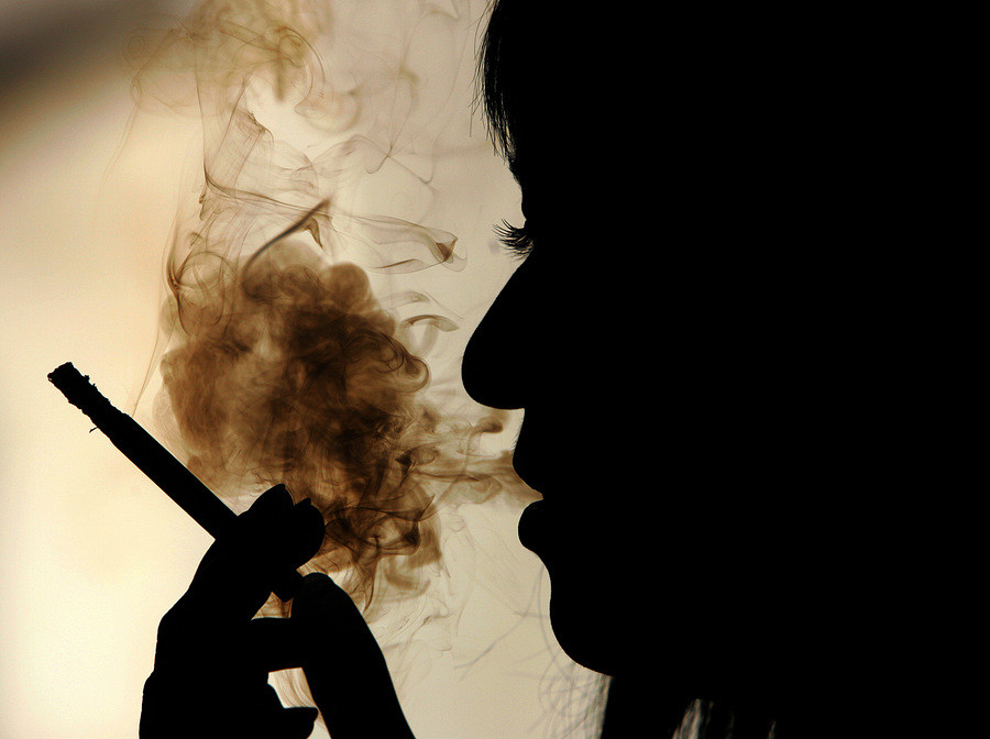 Αποσύρθηκε η τροπολογία για την απαγόρευση πώλησης τσιγάρων στα ψιλικατζίδικα