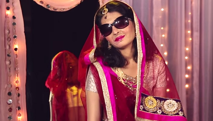 Ινδή, θύμα επίθεσης με οξύ, συμμετέχει στην εβδομάδα μόδας της Νέας Υόρκης