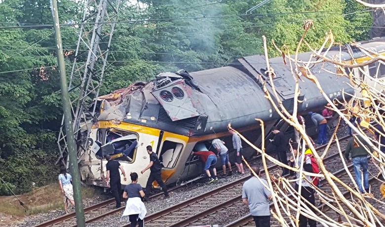 Εκτροχιασμός τρένου στην Ισπανία: Τουλάχιστον τέσσερις οι νεκροί