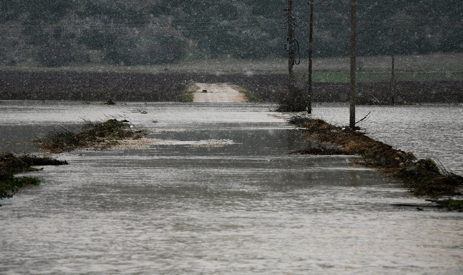 Υπερχείλισε ο Πηνειός – Ανέβηκε η στάθμη των ποταμών στο Νομό Τρικάλων