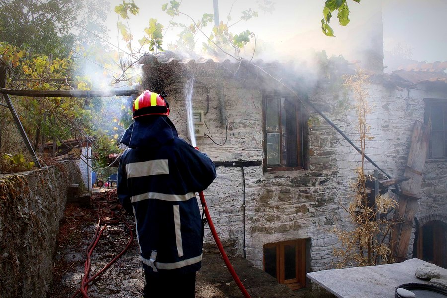 Σε ύφεση η πυρκαγιά στη Θάσο – Τα μέτρα για τους πυρόπληκτους