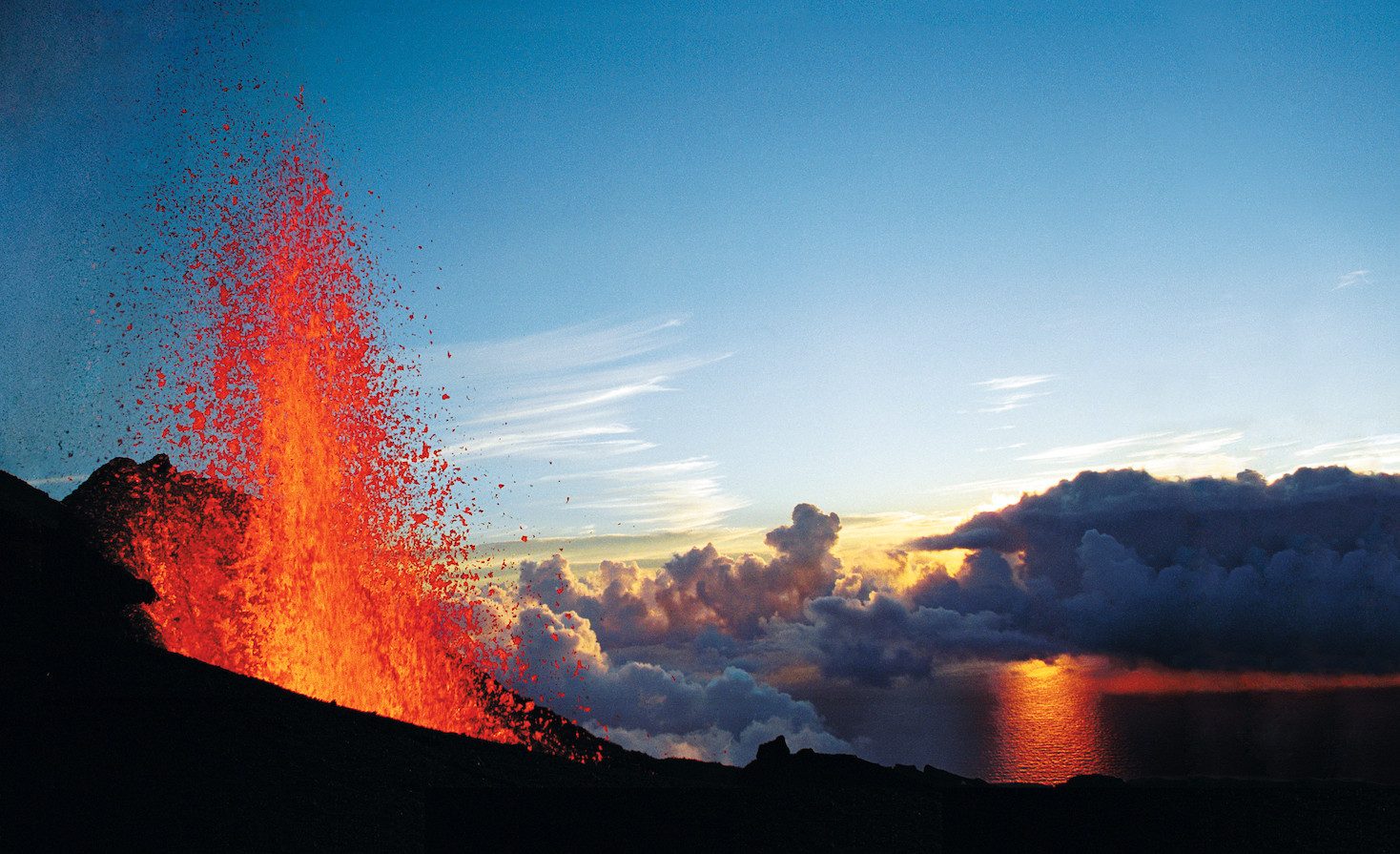 H θεαματική έκρηξη ηφαιστείου στη νήσο Ρεϊνιόν του Ινδικού ωκεανού [ΒΙΝΤΕΟ]