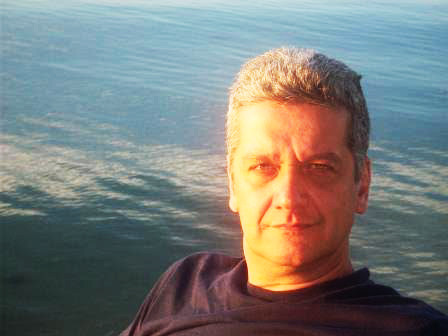 Ο σκηνοθέτης Λάμπρος Γιώτης στο tvxs.gr για τις «Ικέτιδες» και την προσφυγιά