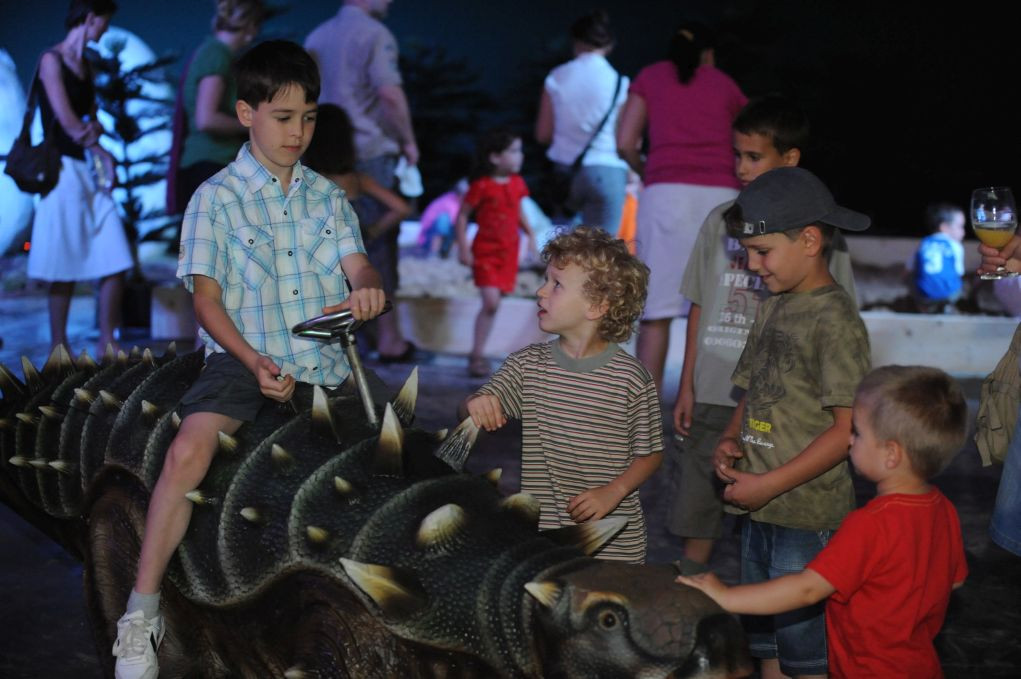 Ένα ταξίδι «Στη χώρα των δεινοσαύρων» περιμένει τα παιδιά στον Ελληνικό Κόσμο