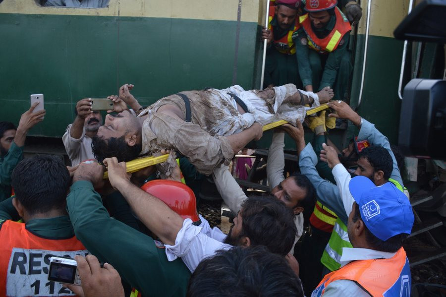 Τουλάχιστον 25 νεκροί σε επίθεση αυτοκτονίας σε τζαμί στο Πακιστάν