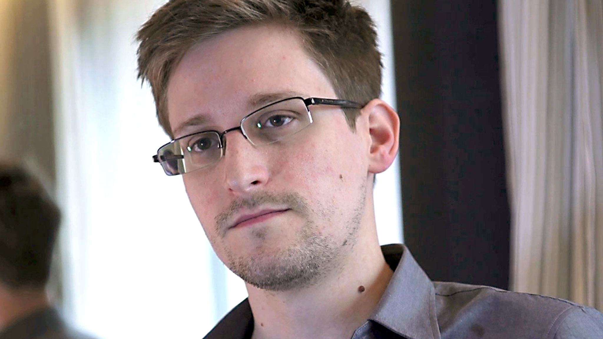 Ένας Snowden, δύο ταινίες και καθόλου ίχνη. Του Σ. Κούλογλου