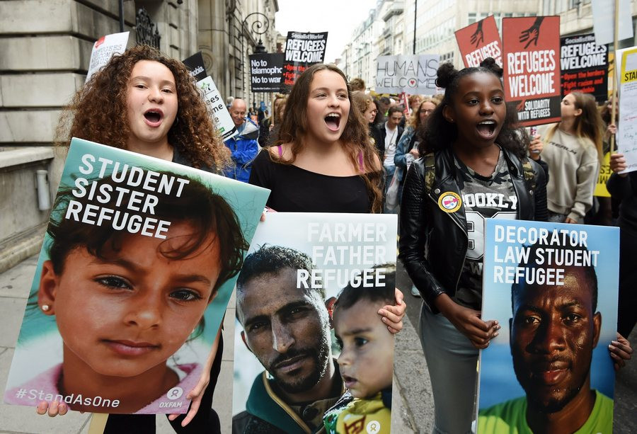 «Όλοι ίσοι, όλοι ευπρόσδεκτοι»: 20.000 διαδηλωτές υπέρ των προσφύγων στο Λονδίνο