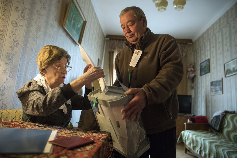 Εκλογές στη Ρωσία: Κινητές εφορευτικές και κάλπες για ηλικιωμένους – Ψήφος κατ’ οίκον
