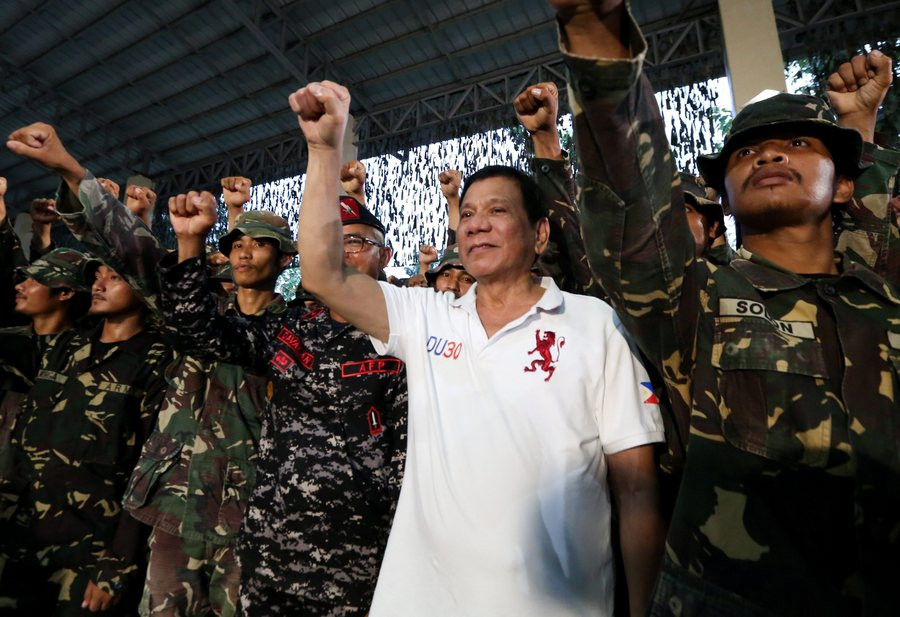 Ο πρόεδρος των Φιλιππίνων στέλνει την Ευρώπη να πάει να γ@μηθεί