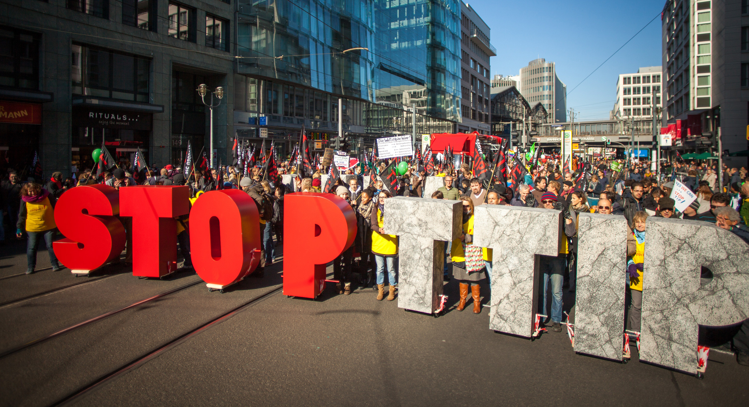 Η Ελλάδα ζήτησε την αναστολή των διαπραγματεύσεων για την TTIP
