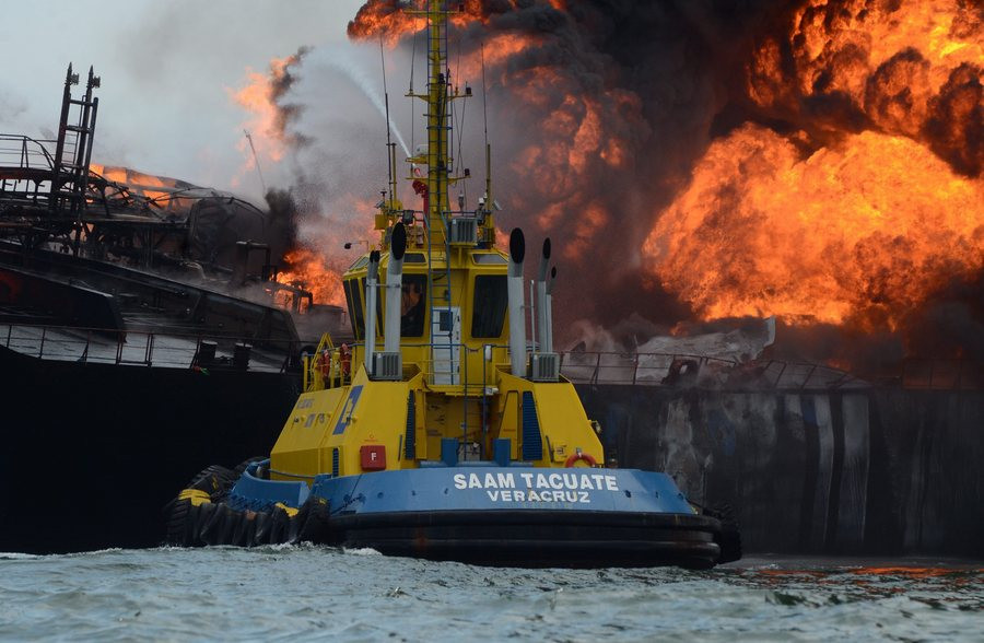 Έκρηξη σε δεξαμενόπλοιο καυσίμων στον κόλπο του Μεξικό [ΦΩΤΟ+ΒΙΝΤΕΟ]