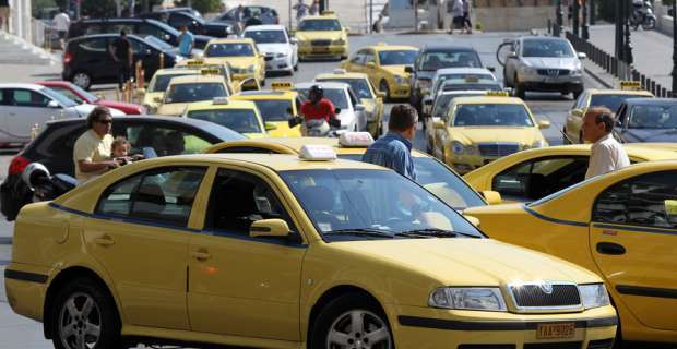 Συνέλαβαν ταξιτζήδες με πλαστά χαρτονομίσματα και «πειραγμένα» ταξίμετρα