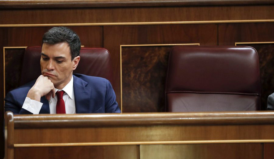 Στελέχη των Σοσιαλιστών στην Ισπανία παραιτούνται για να… παραιτήσουν τον Σάντσεθ