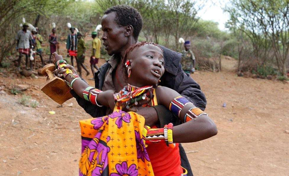 Τα κορίτσια στην Κένυα τρέμουν τον γάμο…