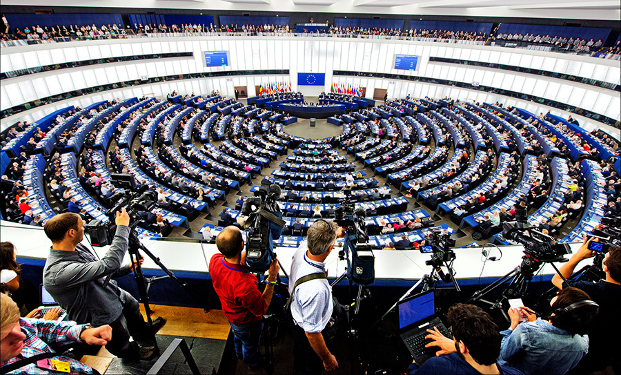 Συζήτηση για το ελληνικό χρέος στο ευρωκοινοβούλιο παρουσία Μοσκοβισί [Live]