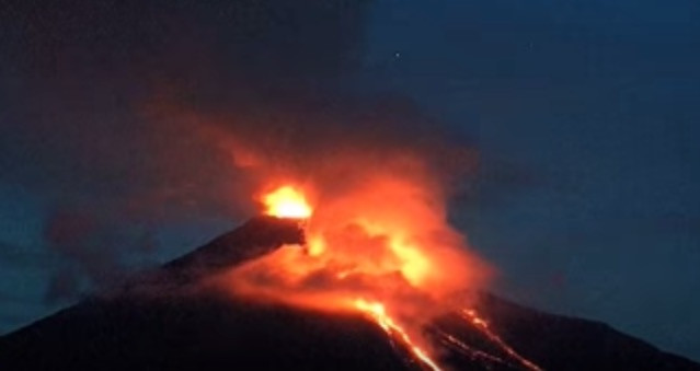 Timelapse βίντεο: Το «ηφαίστειο της φωτιάς» βρυχάται… στο Μεξικό
