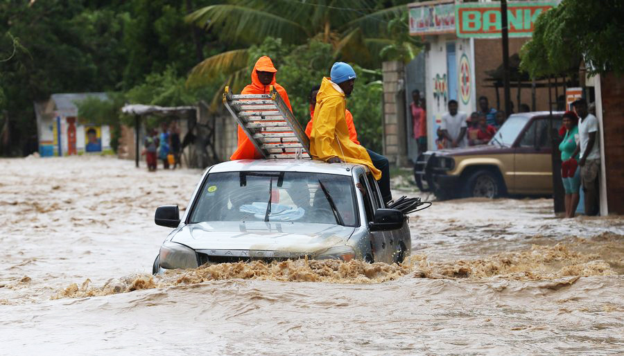 Εκατόμβη νεκρών από το φονικό πέρασμα του κυκλώνα Μάθιου στην Αϊτή