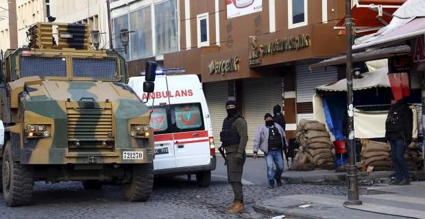 Παγιδευμένο αυτοκίνητο εξερράγη σε αστυνομικό τμήμα της Τουρκίας