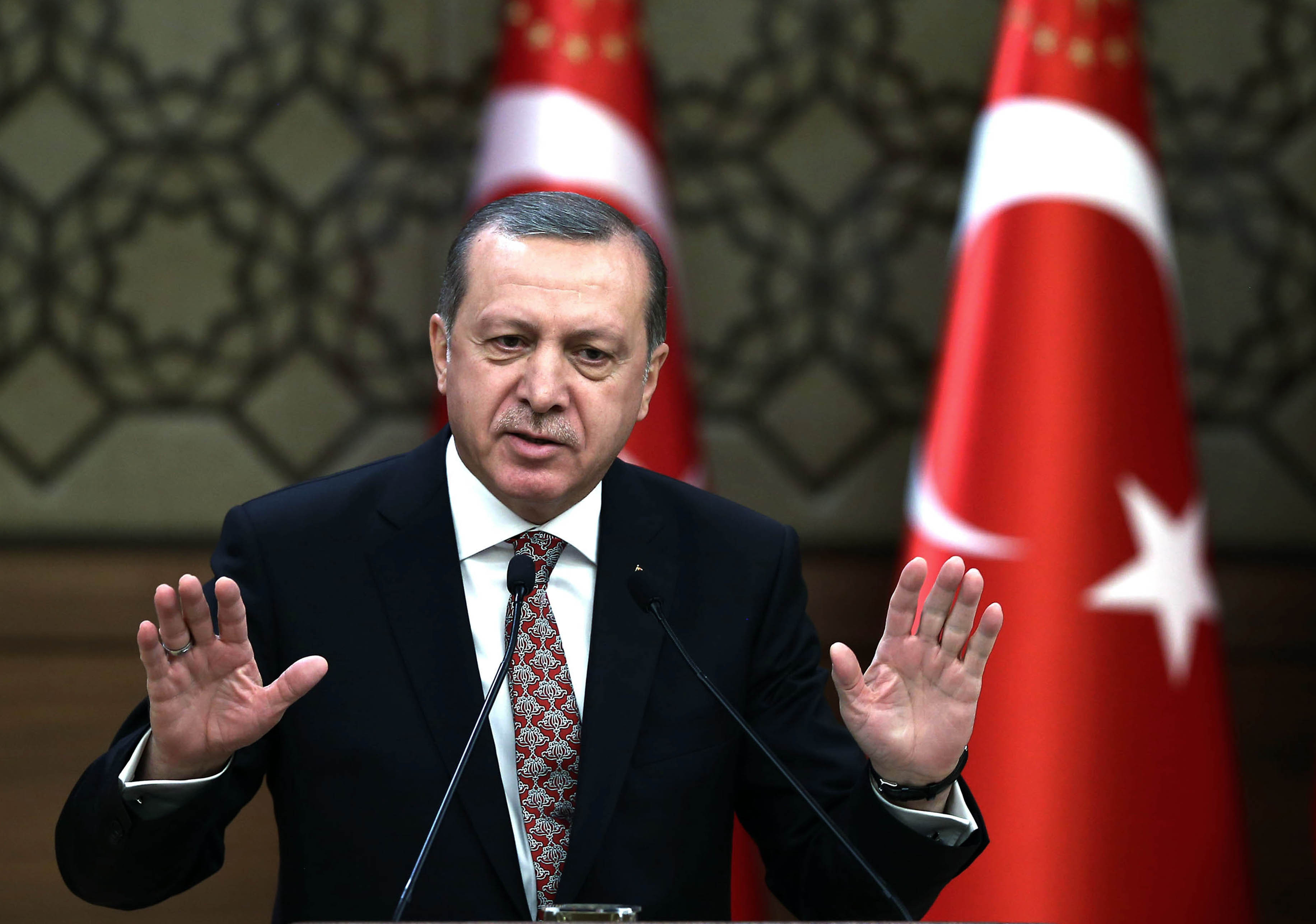 Spiegel: Ο Ερντογάν αντί για τζιχαντιστές κυνηγά Κούρδους στη Συρία