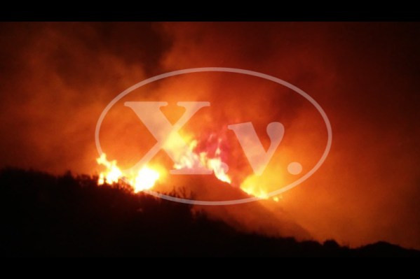 Μεγάλη πυρκαγιά στα Φαλάσαρνα της Κρήτης – Απειλούνται σπίτια [BINTEO]