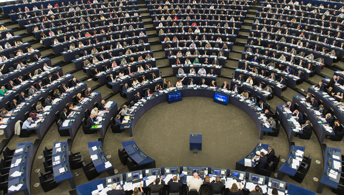 Άμεση ελάφρυνση του χρέους ζητούν 36 ευρωβουλευτές