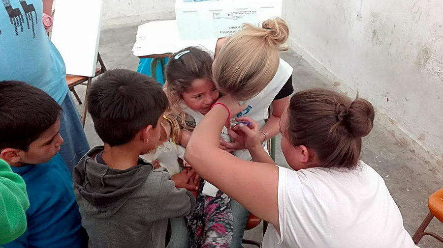 Εμβολιασμένα τα προσφυγάκια αλλά μη εμβολιασμένα τα μισά Ελληνάκια