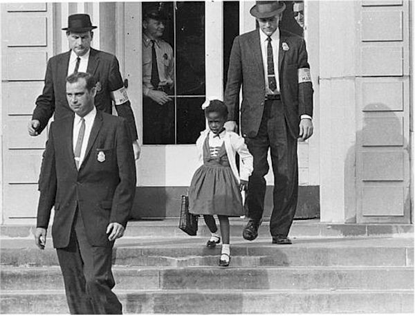 Με φέρετρο είχαν «υποδεχτεί» την πρώτη μαύρη μαθήτρια σε σχολείο λευκών στις ΗΠΑ