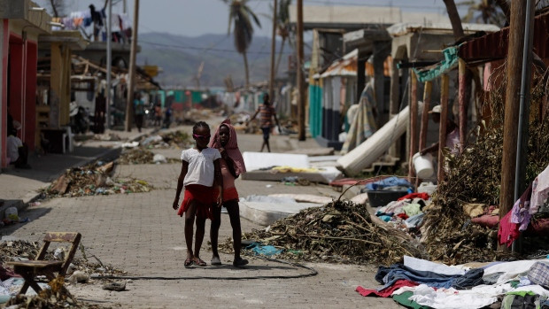 Απόλυτη καταστροφή στην Αϊτή μετά το πέρασμα του τυφώνα
