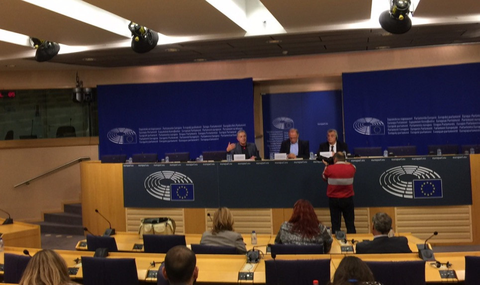 Δήμαρχος Λέσβου στο Ευρωκοινοβούλιο: Ευρώπη και αντιπολίτευση υποκινούν τους φασίστες