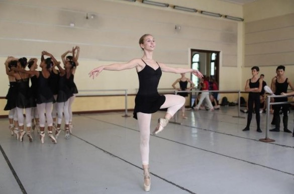 Η πρώτη Αμερικανίδα φοιτήτρια στη σχολή μπαλέτου της Κούβας! [ΦΩΤΟ+ΒΙΝΤΕΟ]
