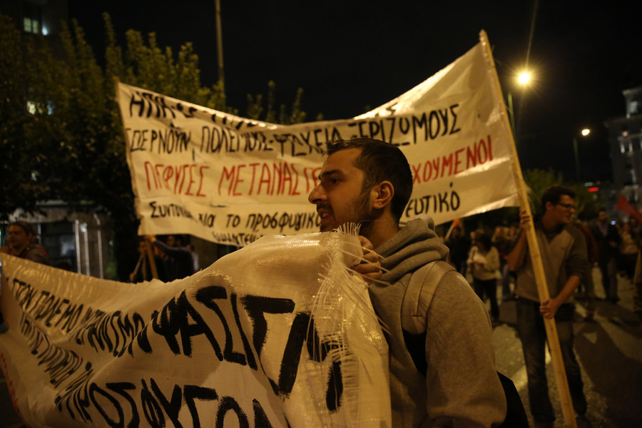 Ολοκληρώθηκε η πορεία αλληλεγγύης για τους πρόσφυγες στο κέντρο της Αθήνας