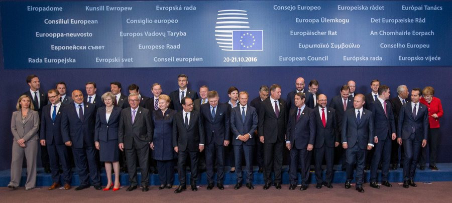 Το Ευρωπαϊκό Συμβούλιο απειλεί με κυρώσεις παρά την αναστολή βομβαρδισμών στο Χαλέπι