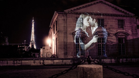 Εκατό ζευγάρια φιλιούνται στο Παρίσι [ΦΩΤΟ + ΒΙΝΤΕΟ]