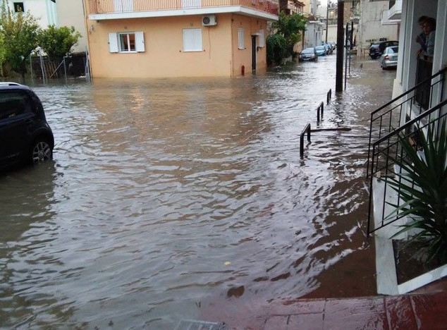 Πλημμύρες και καταστροφές από την κακοκαιρία σε πολλές πόλεις