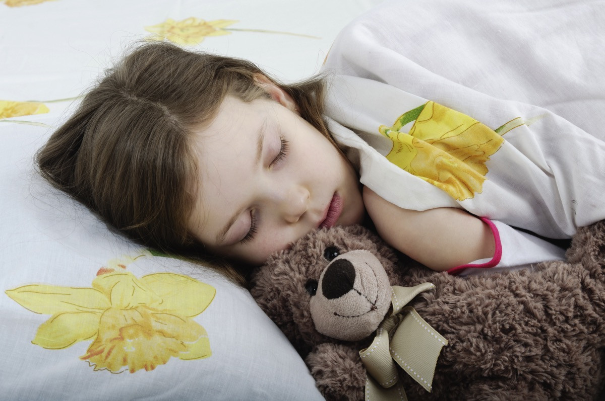 Πόσες ώρες πρέπει να κοιμούνται τα μικρά παιδιά όταν πηγαίνουν σχολείο;