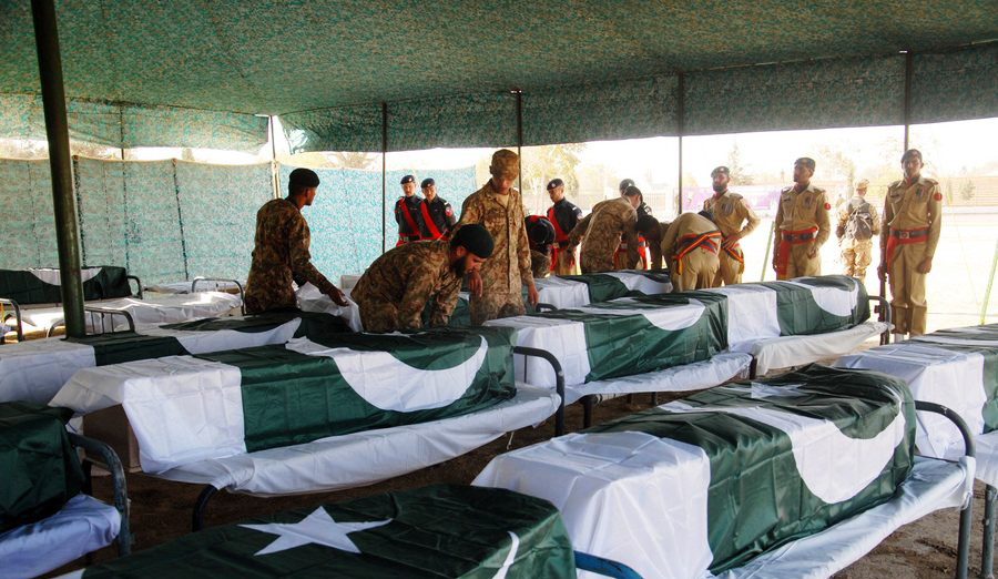 Τουλάχιστον 61 οι νεκροί από την επίθεση καμικάζι σε αστυνομική σχολή του Πακιστάν