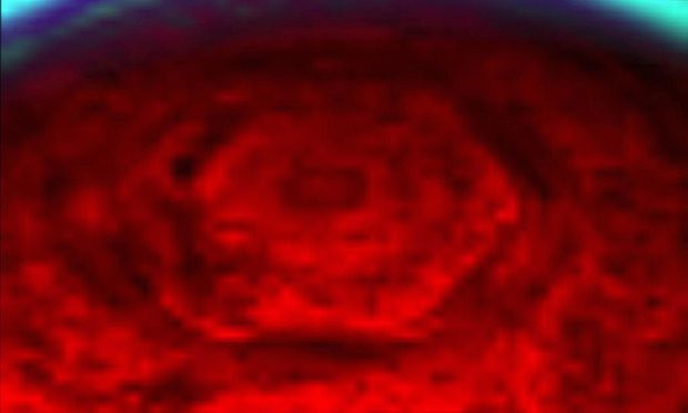 Τι είναι το μυστηριώδες «εξάγωνο» του Κρόνου και γιατί άλλαξε χρώμα