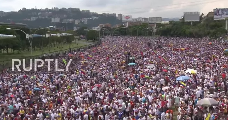 Μεγάλη διαδήλωση κατά του Μαδούρο στο Καράκας [Βίντεο]